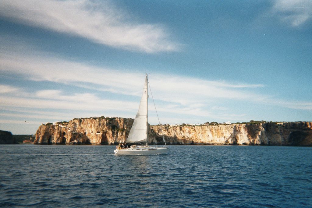 secondboat.jpg (90243 bytes)
